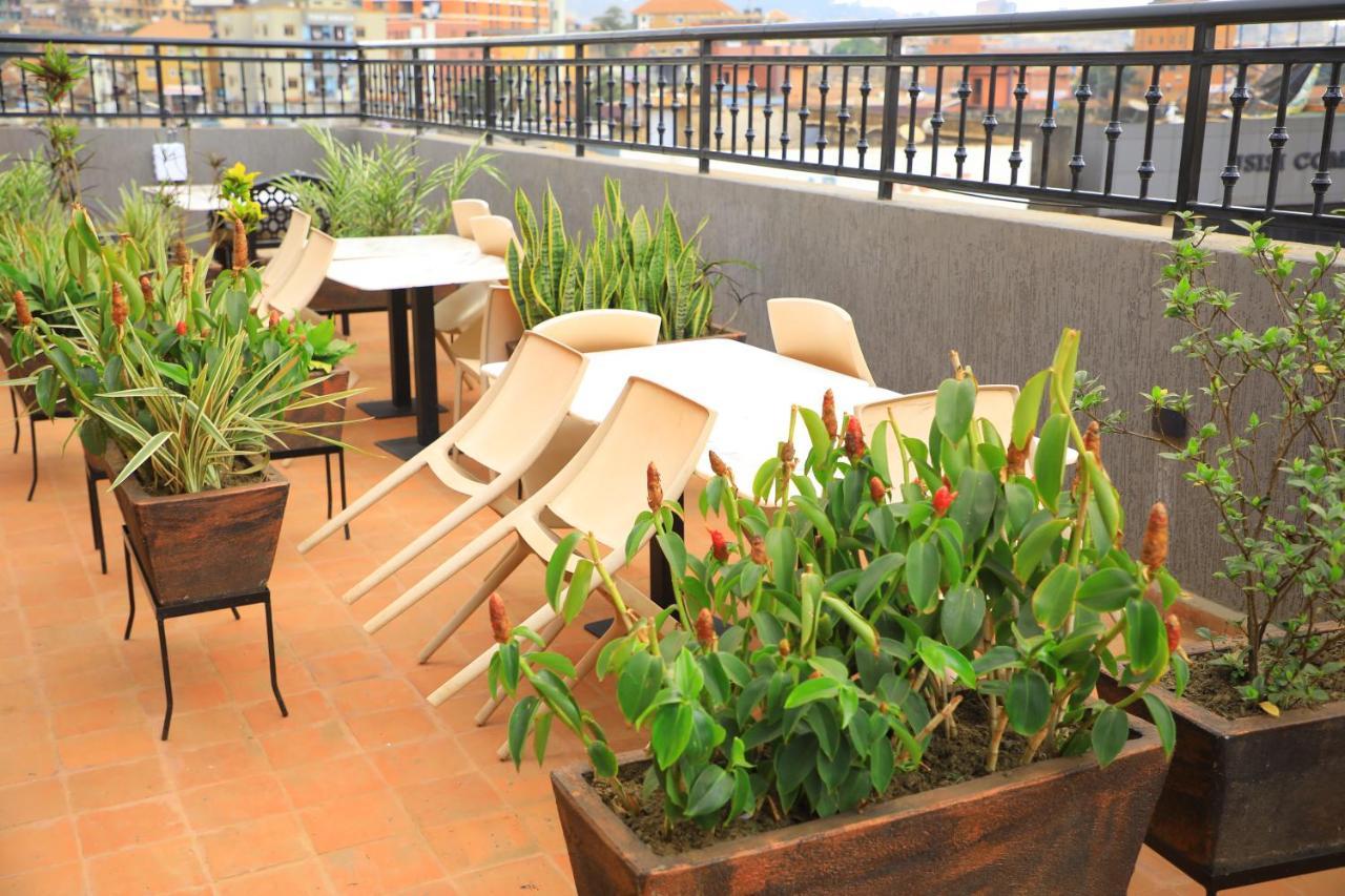 Galaxy Motel Kampala Luaran gambar
