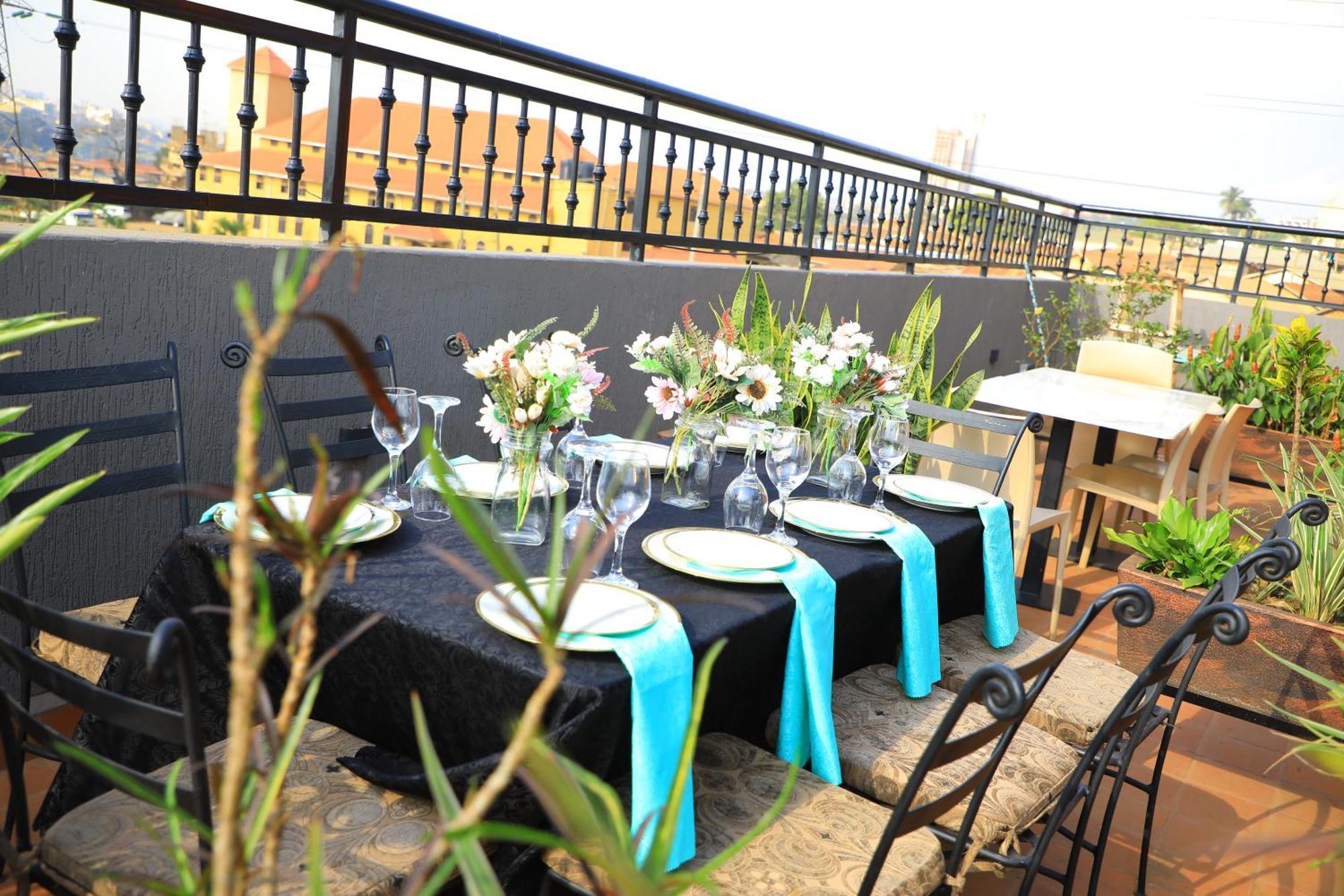 Galaxy Motel Kampala Luaran gambar